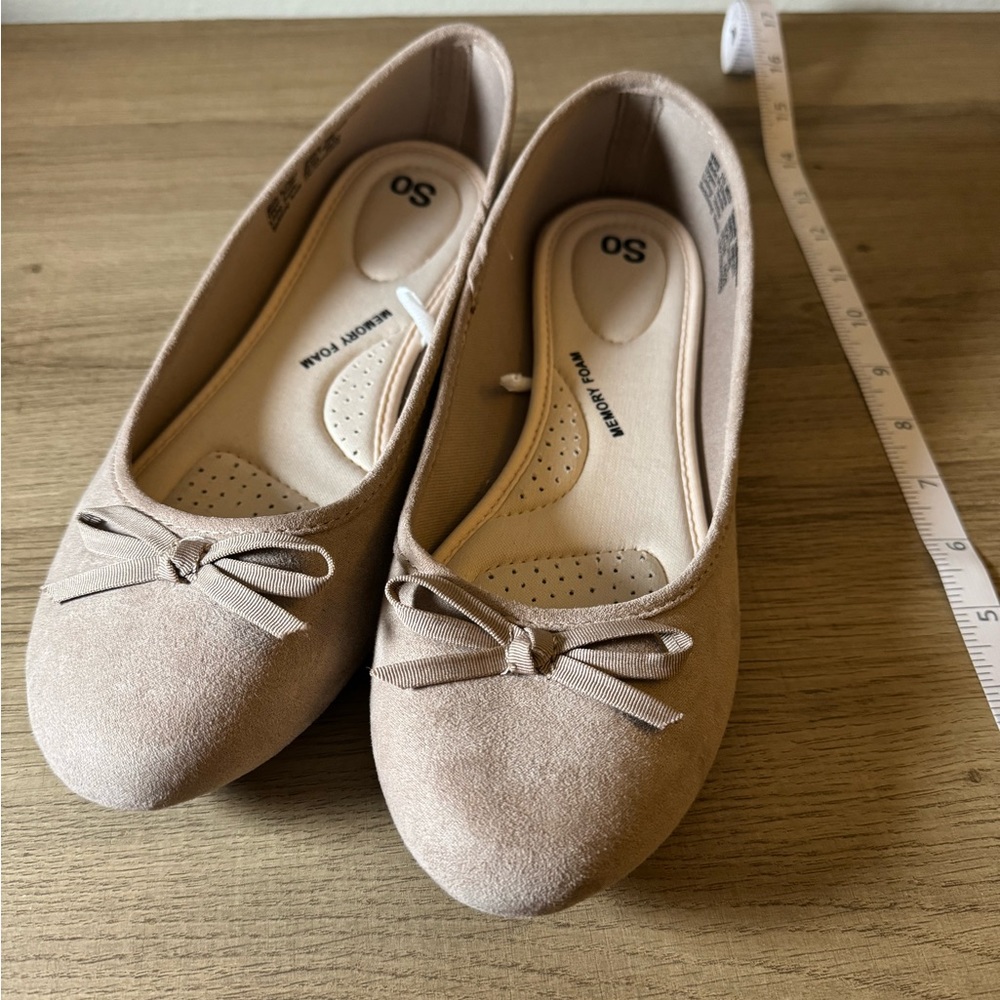New Women’s Flats, Size 10 Medium, Taupe
